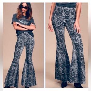 Free People We the Free Gray Snakeskin Print Float On‎ Jeans Sz 25